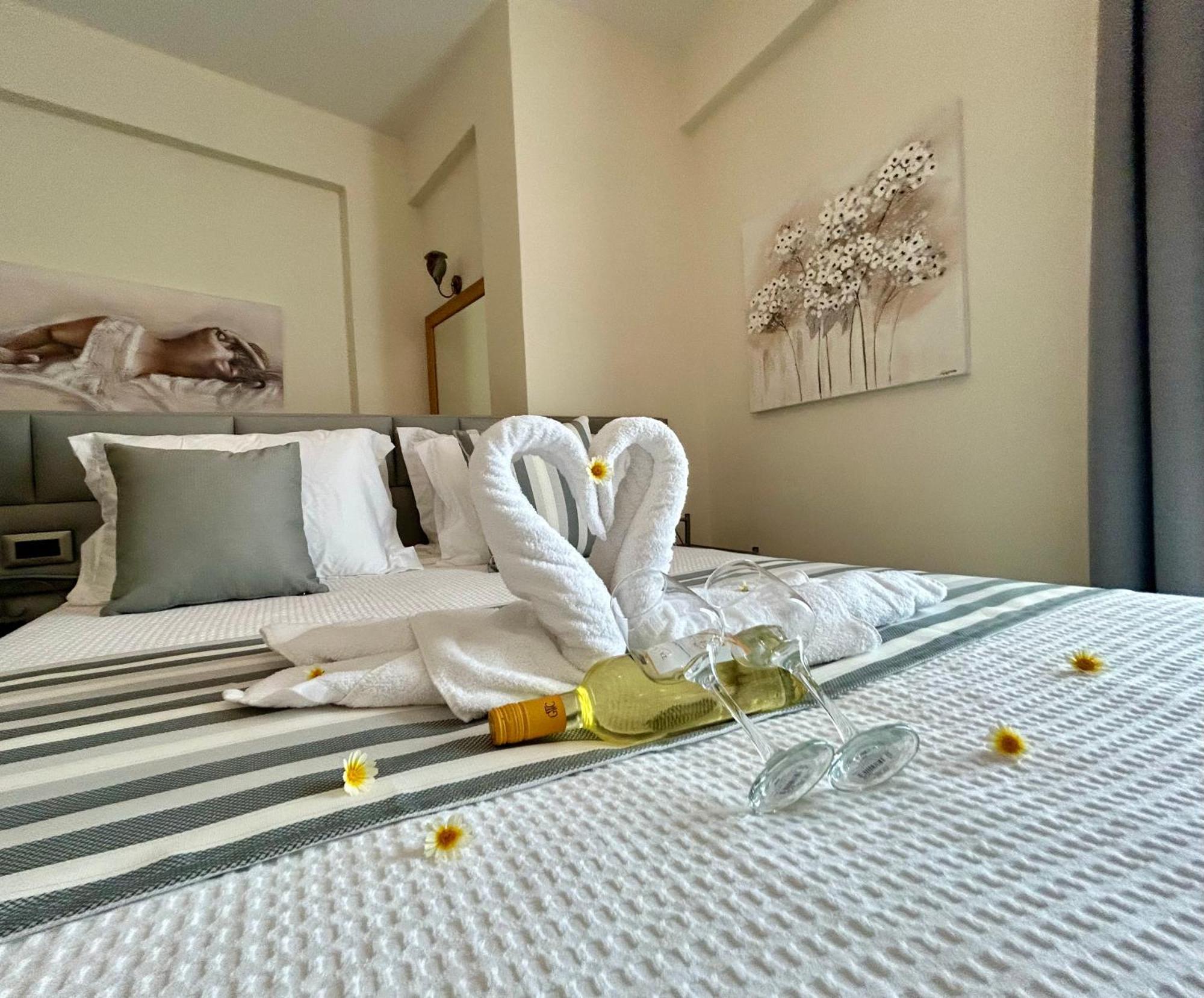 Golden Moments Luxury Stone Villas B Mesaria Bagian luar foto