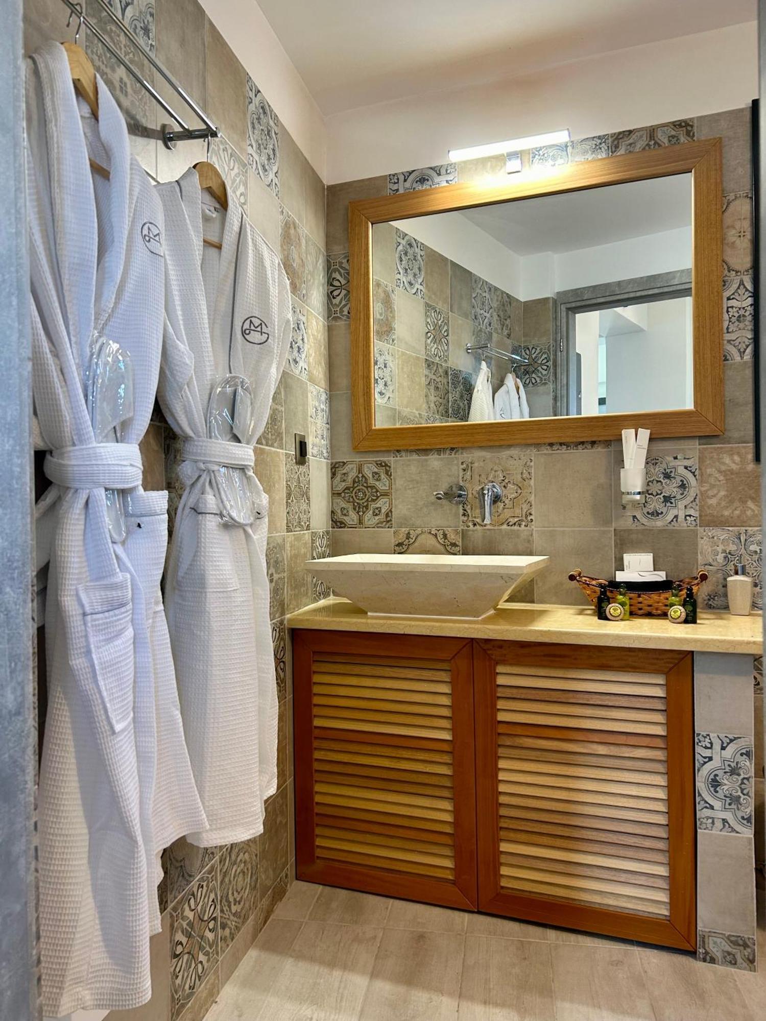 Golden Moments Luxury Stone Villas B Mesaria Bagian luar foto