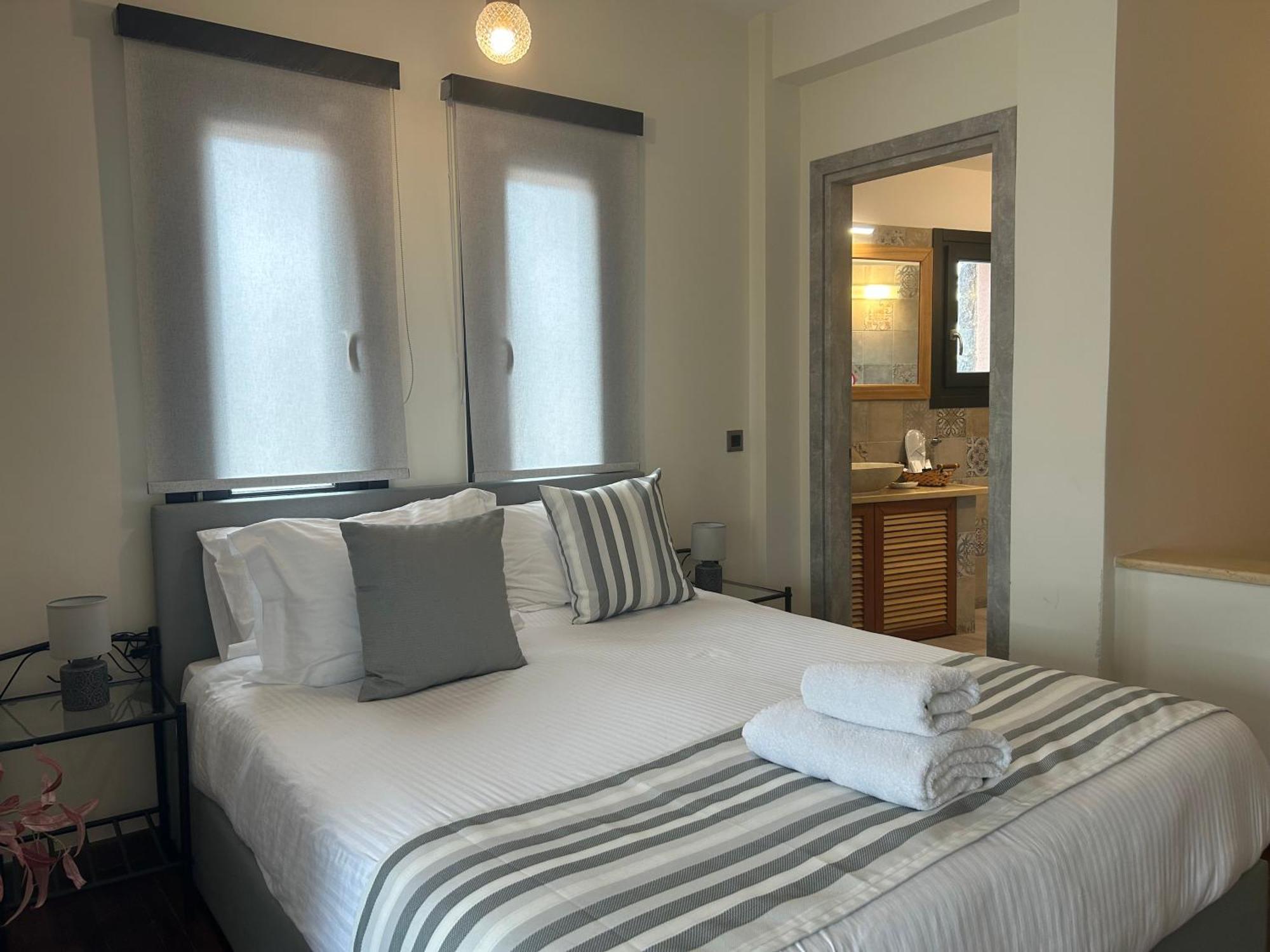 Golden Moments Luxury Stone Villas B Mesaria Bagian luar foto
